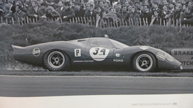 Ford P68 1968 - Im Einsatz in Brands Hatch, jetzt mit Heckspoiler, aber ohne Front-spoiler