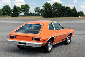 Ford Pinto (1977) - die Heckklappe reicht nur bis zu den Schlussleuchten herunter