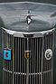 Ford Prefect E493A (1950) - die Motorhaube lässt sich nach Drehen der Kühlerfigur öffnen