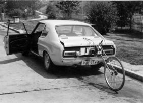 Ford RS 2600 (1971) - wegen der fehlenden Stossstangen aufwändige Befestigung des Peiselerrades für die Fahrleistungsmessungen
