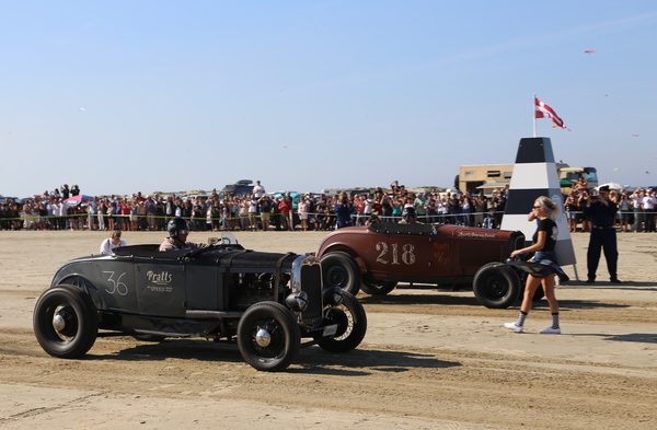 Bild: Ford Roadster (1931 vs. 1936)
