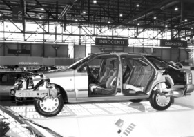 Ford Scorpio (1986) - Schnittmodell - reichhaltig ausgestattet mit Servolenkung, axial-und höhenverstellbares Lenkrad, Teves-ABS, usw. - Genfer Autosalon 1986