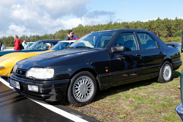 Ford Sierra Cosworth 4x4 (1991) – die Motorsport-Ära des Sierra war vorbei, dieser hier gegen M3 und 190 E 2.3-16 außerhalb der Rennstrecke chancenlos – Oldtimer-Show Berlin 2022