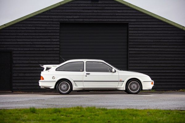 Ford Sierra RS Cosworth (1987) - Mit Aerodynamik Anbauteilen