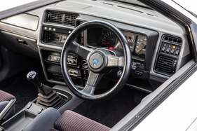 Ford Sierra RS Cosworth (1987) - Viel Kunststoff im Interieur