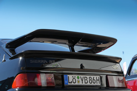 Ford Sierra RS Cosworth - der mit dem doppelten Heckflügel - am 2. TCS Youngtimer und Classictreffen in Pratteln im Jahr 2016