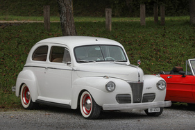 Ford Super DeLuxe Tudor Sedan (1941) – Albisgütli Classic Cars & Bikes 2024