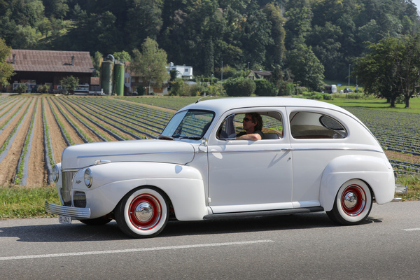 Ford Super DeLuxe Tudor Sedan (1941) - Lägern Classic 2024