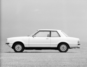 Ford Taunus 1.6 L (1976) – mit Seitenstreifen und Ausstellfenstern