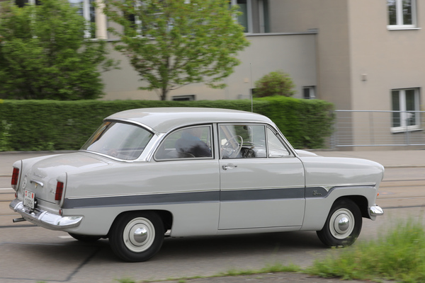 Ford Taunus 12 M (1960) - bei der Abfahrt - Albisgütli Classic Cars & Bikes April 2023