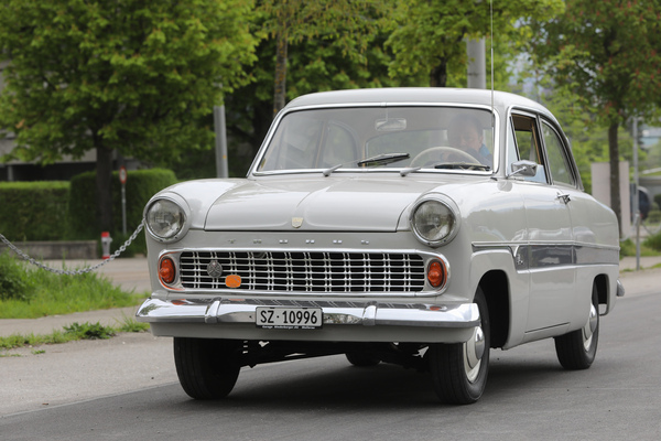 Ford Taunus 12 M (1960) - bei der Abfahrt - Albisgütli Classic Cars & Bikes April 2023