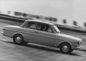 Auch in Sachen Bremsen bessert der Ford 12 M das Image seines Herstellers auf, sie sind nämlich exzellent.