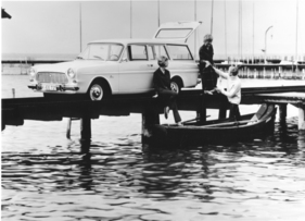 Ford Taunus 12 M Kombi (1965) - Das Boot muss aufs Dach. Aber für die restliche Ausrüstung ist im Laderaum genug Platz