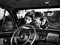 Ford Taunus 12M (1952) - der neue Taunus wird bewundert