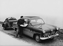 Ford Taunus 12M (1953) - Arktisforscher Vitalis Pantenburg und Schriftstellergattin Liselotte Kattwinkel vertrauten lieber dem Taunus als dem Hundeschlitten