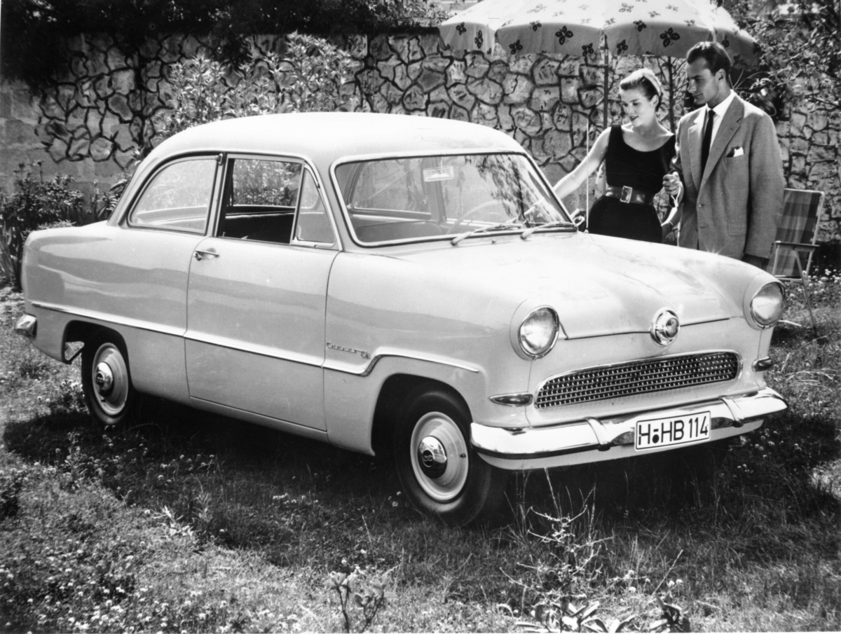 Ford Taunus 12M (1959) - klassische Ponton-Karosserie, Weltkugel auf dem Bug