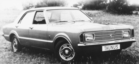 Ford Taunus 1300 XL (1971) – mit Recheckscheinwerfern, Radlaufchrom und Gummiauflage auf den Stossfängern