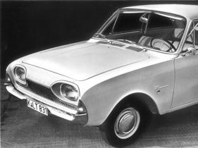 Ford Taunus 17M (1961) - Blick auf die individuelle Frontgestaltung