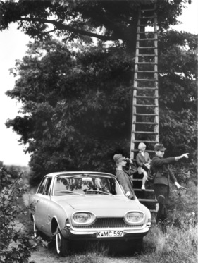 Ford Taunus 17M (1961) - wenn der Förster mit der Familie ...