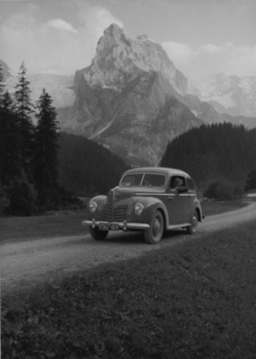 Ford Taunus (1949) - vor herrlicher Alpenkulisse