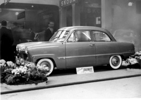 Ford Taunus (1952) - der neue Taunus mit breiter Pontonform und grosser Fensterfläche