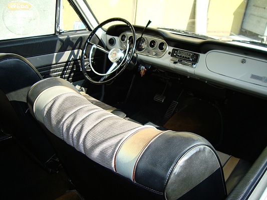 Ford Taunus 20 M Coupé (1965) - angeboten an der "Auktion Classic & Exklusiv Cars" im Salzhaus in Wangen an der Aare am 12./13. Oktober 2012