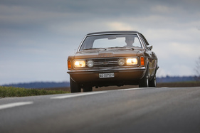 Die runden Fernscheinwerfer blieben bis 1973. Danach durfte auch der GXL nur noch aus einfachen Rechtecken leuchten. Dafür gab es ihn jetzt auch als Kombi