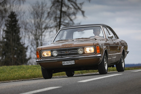 Falls der Taunus noch zu gradlinig sein sollte: Beim englischen Ford Cortina Mk III waren Hüftschwung und "Knudsen-Nase" noch stärker ausgeprägt