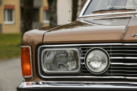 Rechteckige Hauptscheinwerfer, runde Fernscheinwerfer. Luigi Colani fragt: "Warum nicht auch noch ein Dreieck?"