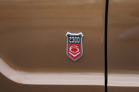 Stolz auf den V6: 1300 und 1600 verzichteten auf die Zylinderzahl im Wappen