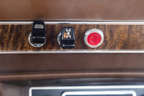 Symbolpolitik: Während die heizbare Heckscheibe noch recht gut zu entziffern ist, braucht der Schalter für die Prüfung des Bremskreislaufs schon etwas mehr Phantasie