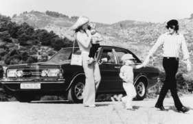 Ford Taunus GXL (1971) – Jackie Stewart mit Familie als Testfahrer