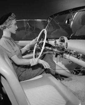 Ford Thunderbird (1955) - gefahren wird mit Handschuhen