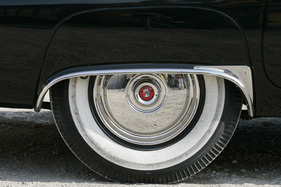 Ford Thunderbird (1956) - auch nach 54 Jahren sind die Weisswandreifen noch weiss