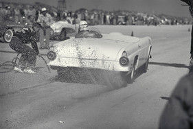 Ford Thunderbird (1956) - bei den Daytona Beach Speed Weeks bei Beschleunigungsläufen