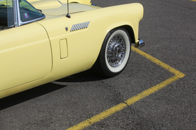 Ford Thunderbird (1956) - in Gelb - Albisgütli Classic Cars & Bikes August 2022