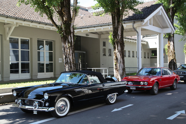 Bild: Ford Thunderbird (1956) - in Schwarz - Oldtimer in Obwalden (O-iO) 2019