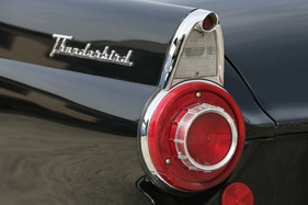 Ford Thunderbird (1956) - schön gestaltete Heckleuchten