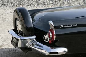 Ford Thunderbird (1956) - zum Öffnen des Kofferraums muss zuerst das Reserverad umgeklappt werden