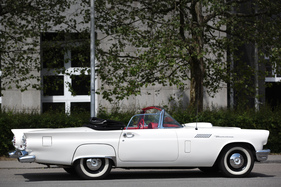 Ford Thunderbird (1957) - Weiss war eine der Farben, die es bereits ab 1955 gab