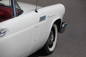 Ford Thunderbird (1957) - Weisswandreifen waren ein beliebtes Zubehör