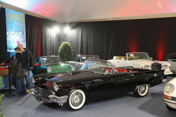 Ford Thunderbird (1957) - als Lot 117 an der Versteigerung der Oldtimer Galerie in Gstaad am 29. Dezember 2022