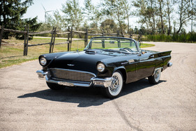 Ford Thunderbird (1957) - als Lot 181 angeboten an der RM/Sotheby's Hershey Versteigerung vom 5./6. Oktober 2022