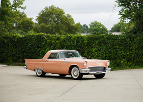Ford Thunderbird (1957) - als Lot 348 angeboten an der RM/Sotheby's Hershey Versteigerung vom 5./6. Oktober 2022