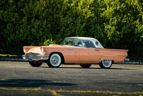 Ford Thunderbird (1957) - als Lot 395 angeboten an der RM/Sotheby's Hershey Versteigerung vom 5./6. Oktober 2022