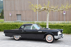 Ford Thunderbird (1957) - als Lot 44 an der Versteigerung der Oldtimer Galerie Toffen anlässlich der Dolder Classics am 11. Juni 2016