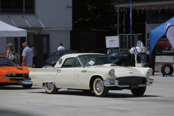 Ford Thunderbird (1957) - als Lot 54 an der Versteigerung der Oldtimer Galerie auf dem Dolder am 16. Juni 2018