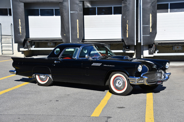 Ford Thunderbird (1957) - als Lot 73 an der Versteigerung der Oldtimer Galerie in Toffen am 28. März 2020