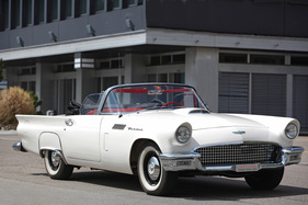 Ford Thunderbird (1957) - angeboten an der Versteigerung der Oldtimer Galerie anlässlich der Dolder Classics am 7. Juni 2014
