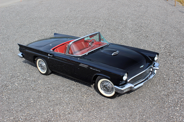 Ford Thunderbird (1957) - angeboten an der Versteigerung der Oldtimer Galerie in Toffen am 28. November 2015